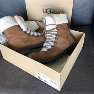 UGG Women’s Fraser Boot - size 8